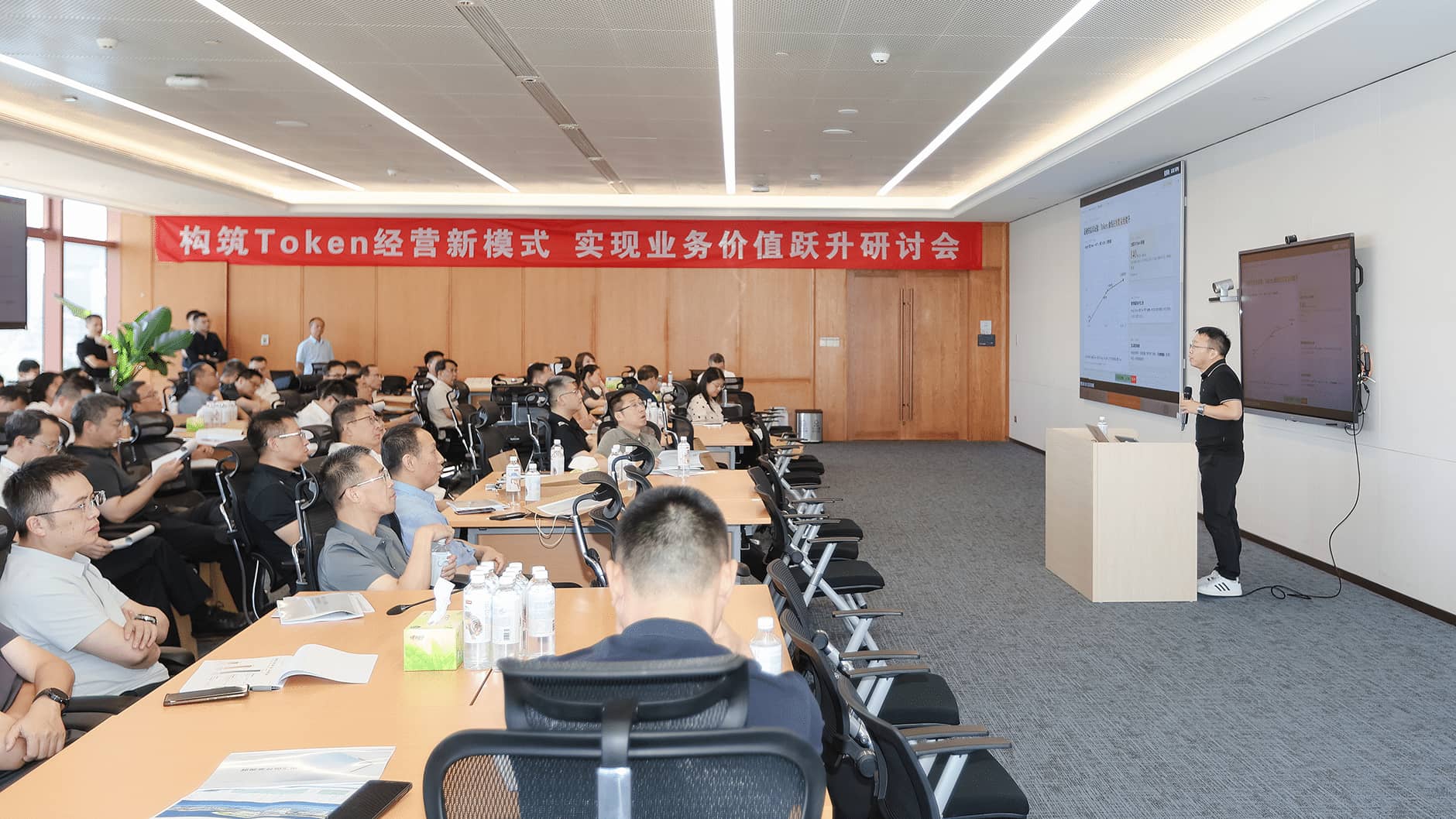 从算力到Token:中国联通算网运营事业群走进超聚变